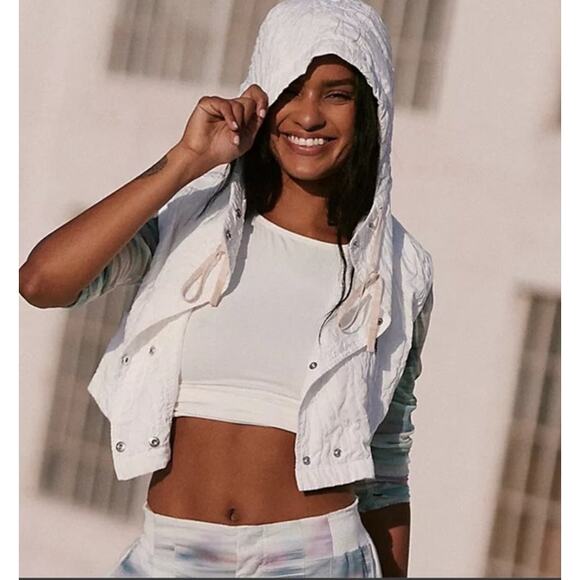 Free People Drift Away Micro Vest white sleeveless puff hoodie crop medium - Picture 3 of 13